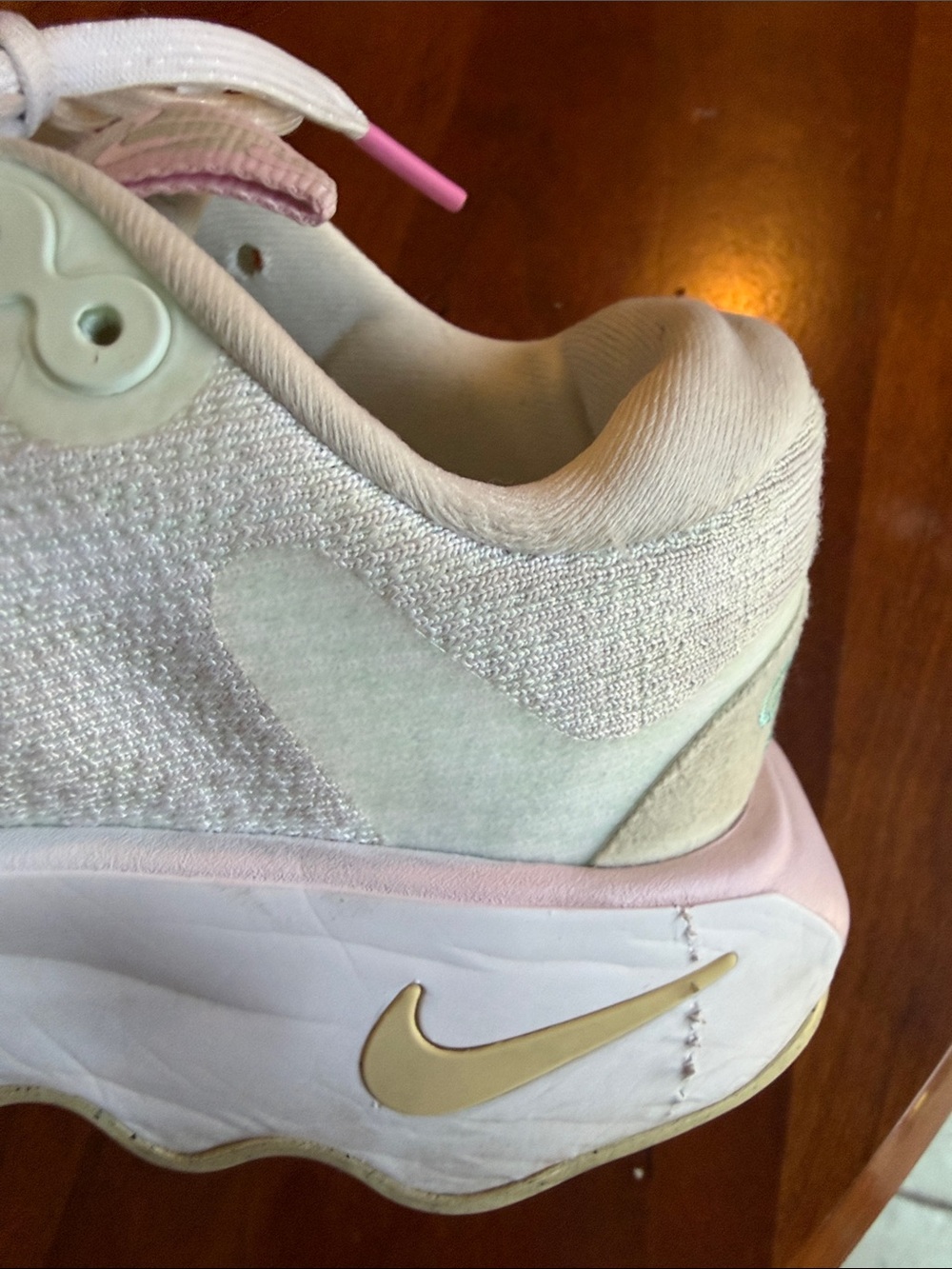 Womens size 6 Nike shoes - Picture 5 of 7